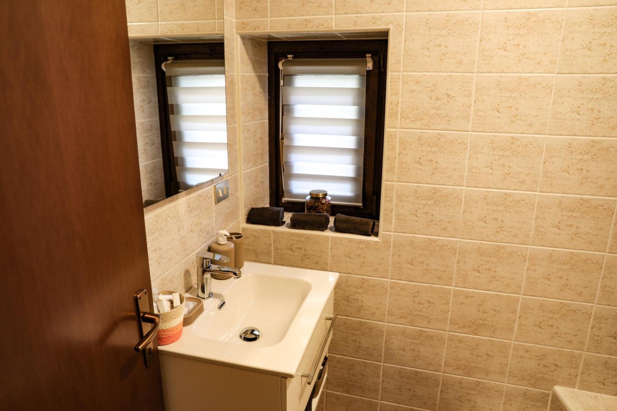 Vittoria Holiday House - Tulip Apartment And Tulip Room Stresa Exterior foto